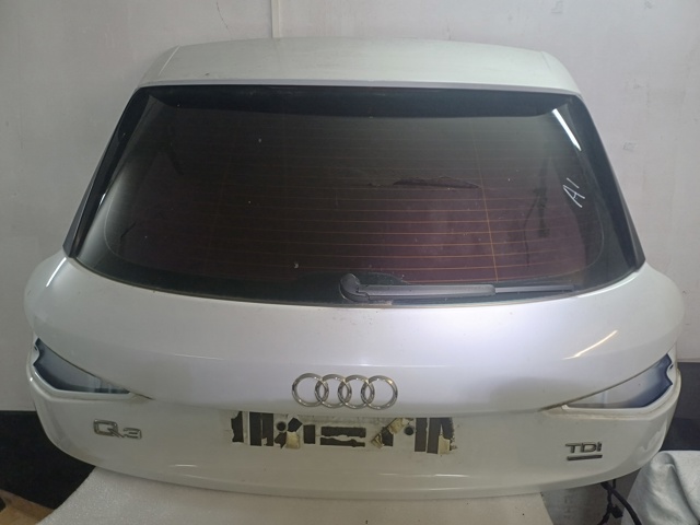 Крило на багажник 8U0827933F VAG