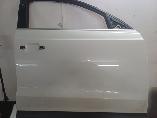 Дверка передня права 8U0831052C VAG