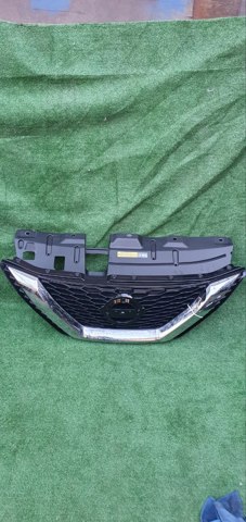 Решітка радіатора 62310HV2 NISSAN