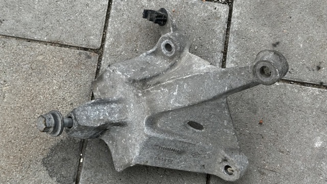 Подушка (опора) двигуна, ліва 112539459R RENAULT