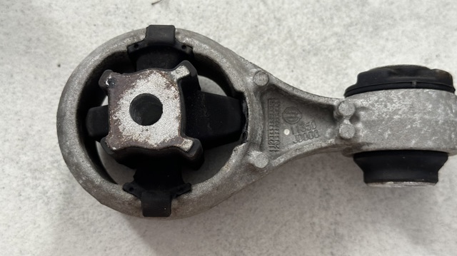 Права опора двигуна 11350JD000 NISSAN