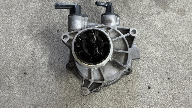 Насос вакуумний 25183189 OPEL