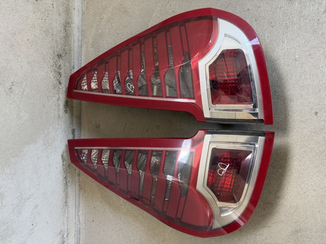 Задній правий стоп 265500013R RENAULT