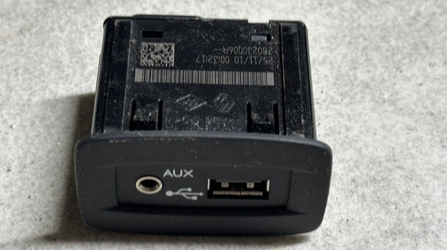 Зарядний пристрій USB 280230006R RENAULT