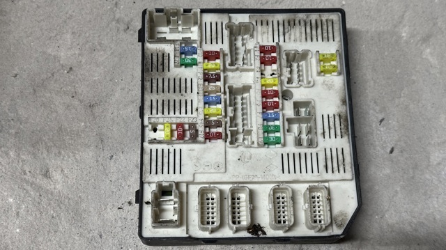 Коробка запобіжників 284B60168R RENAULT