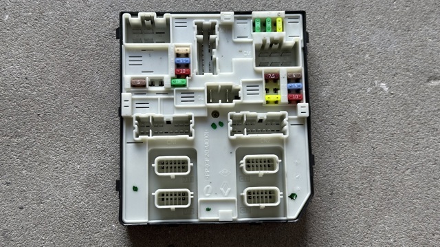 Коробка запобіжників 284B62069R RENAULT