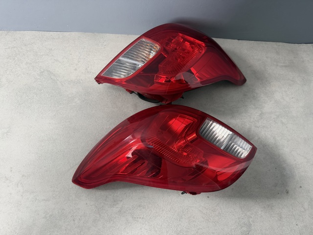 Задня ліва фара 42435941 OPEL