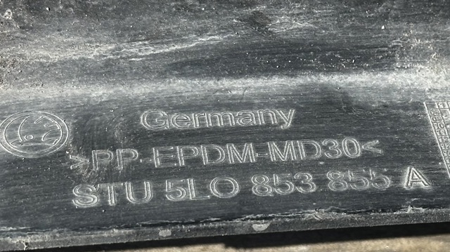 Накладка зовнішня (молдинг) порога, лівий 5L0853855A VAG