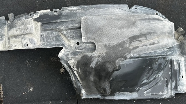 Підкрилок передній правий 63842BA60A NISSAN