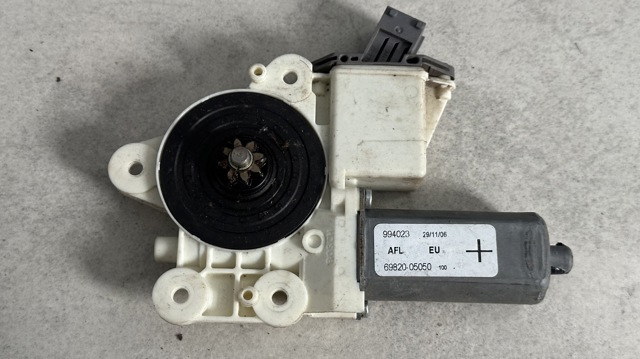 Склопідйомник передньої лівої двері 6982005050 TOYOTA