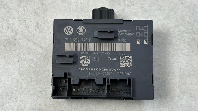 Блок комфорту задніх дверей 7N0959795D VAG