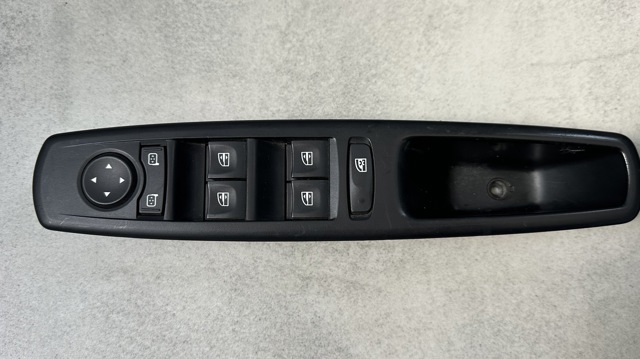Кнопковий блок керування склопідіймачами передній лівий 809610016R RENAULT