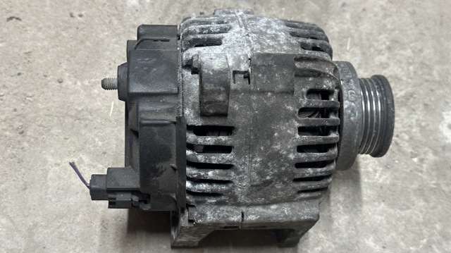 Генератор автомобільний 8200100907 RENAULT