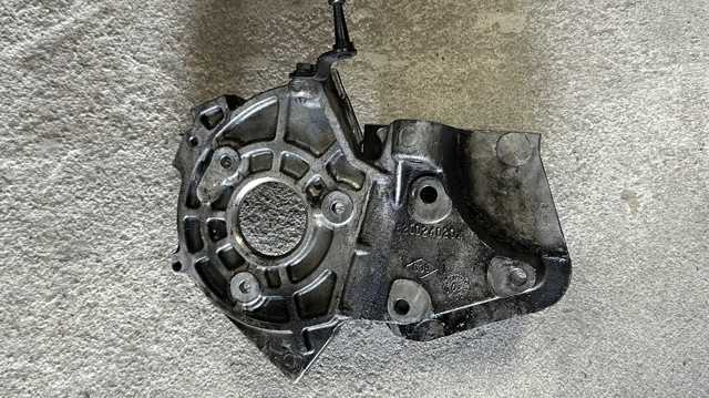 Кронштейн паливного насоса ПНВТ 8200240204 RENAULT