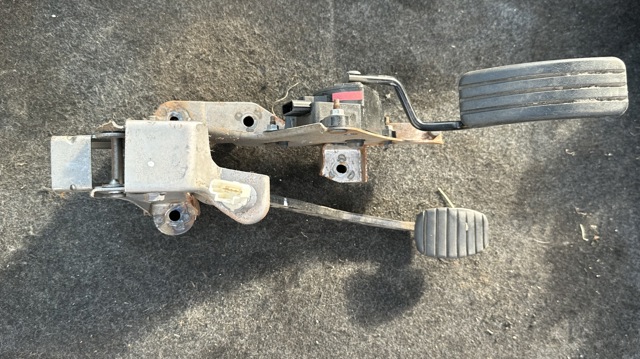 Педаль акселератора 8200297335 RENAULT
