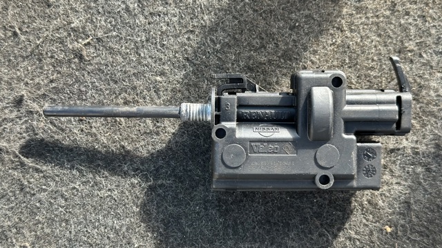 Мотор-привід відкриття лючка бака 8200305732 RENAULT