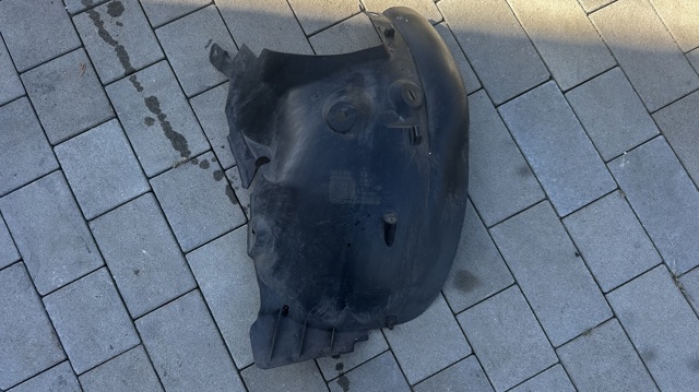 Підкрилок переднього крила, правий задній 8200334165 RENAULT