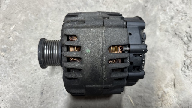 Авто генератор 8200404459 RENAULT