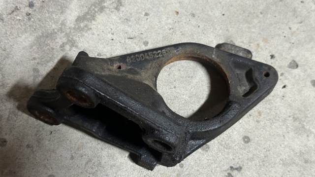Опора підвісного підшипника передньої піввісі 8200452283 RENAULT