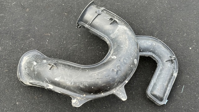 Дросельний патрубок 8200923128 RENAULT