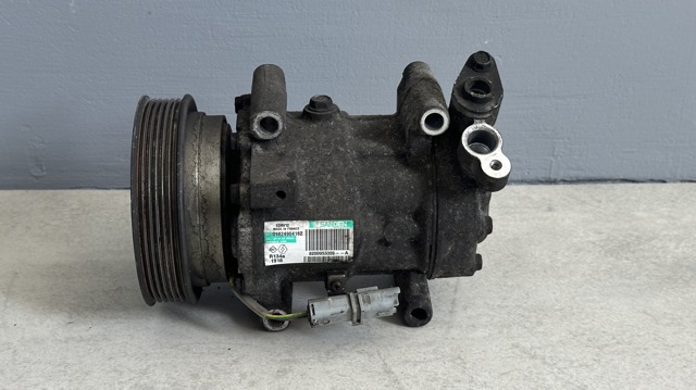 Компресор кондиціонера 8200953359A RENAULT