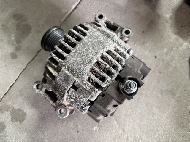 Генератор автомобільний A0141541102 MERCEDES