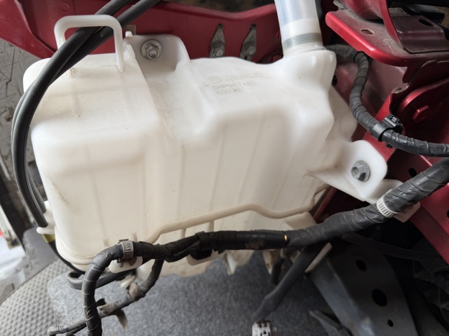 Бачок для омивайки GHP967480 MAZDA