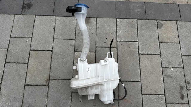 Бачок омивача лобового скла GHR167480 MAZDA