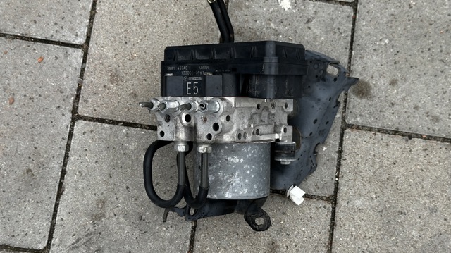 Блок АБС гідравлічний GMM1437A0 MAZDA