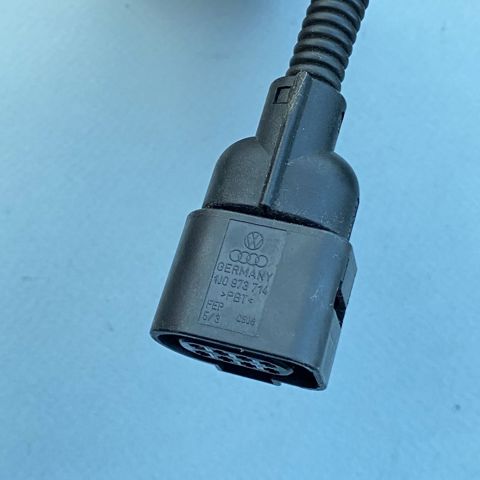 Замок двері правої передньої 1J0973714 VAG