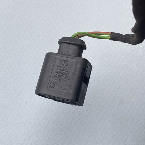 Роз'єм (фішка) протитуманної фари 1J0973722 VAG