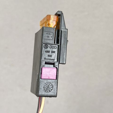 Монтажний блок 4B0937530 VAG