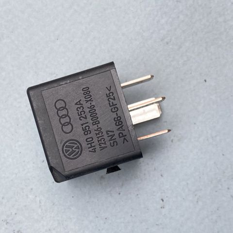 Реле вентилятора Audi A6 C5