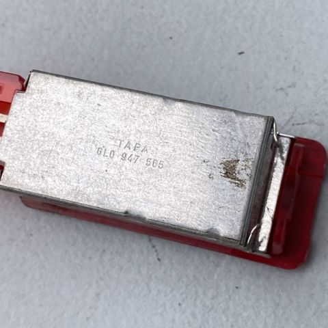 Плафон підсвічення бардачка 6L0947565 VAG