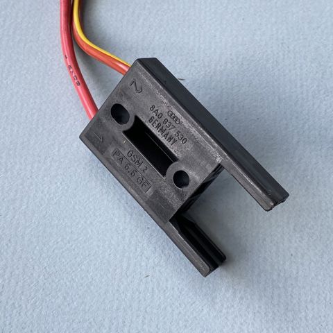 Монтажний блок 8A0937530 VAG