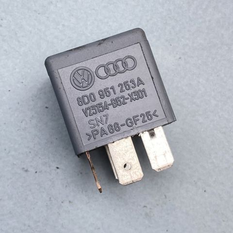 Блок управління вентилятором 8D0951253A VAG