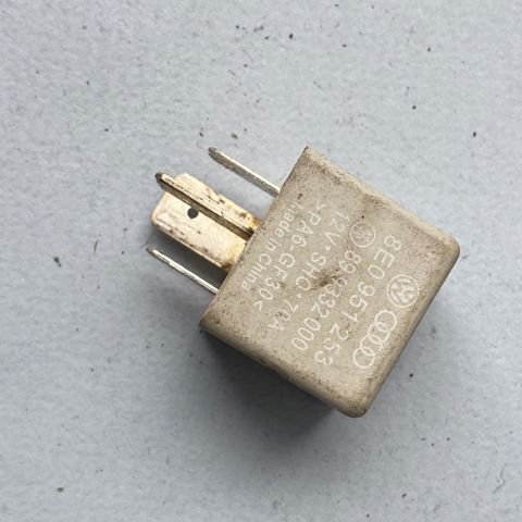 Реле електробензонасосу 8E0951253 VAG