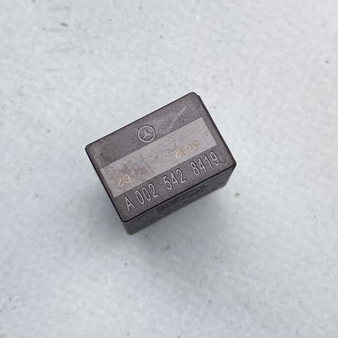 Реле протитуманної фари A0025428419 MERCEDES