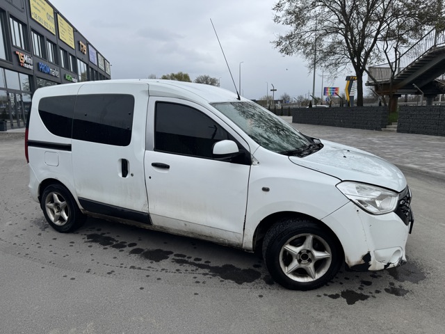 Дверка передня права 801009178R RENAULT