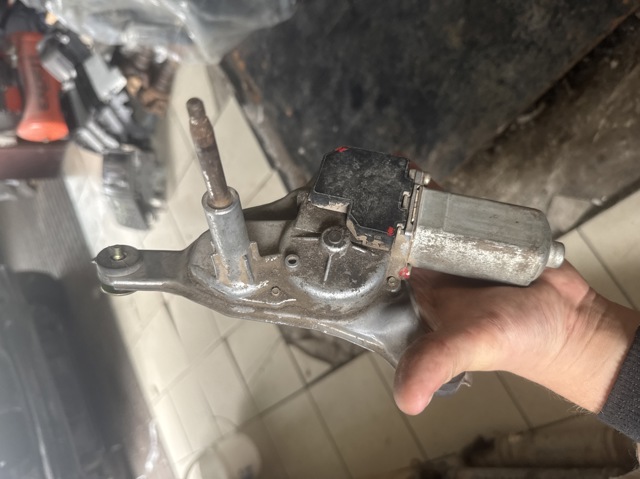 Двигун склоочисника заднього скла 8513060200 TOYOTA