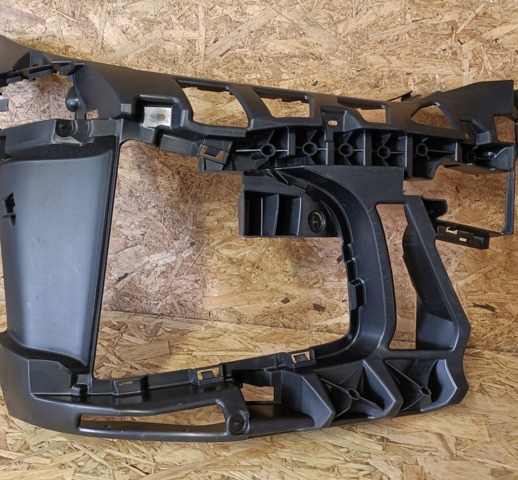 Кронштейн кріплення бампера переднього правий 51118078612 BMW