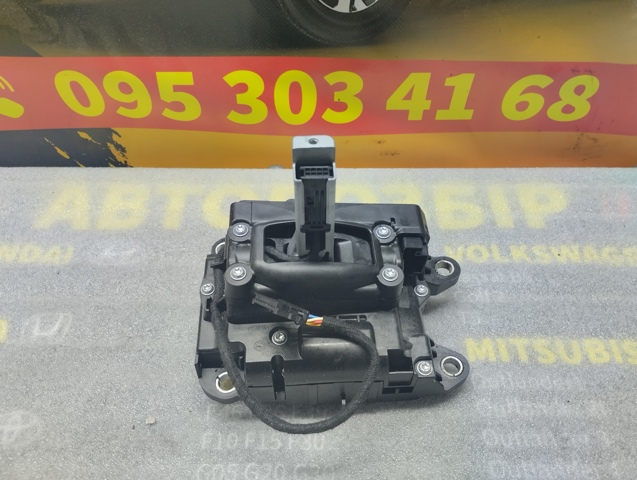 Привід управління механізмом перемикання передач 80B713041L VAG