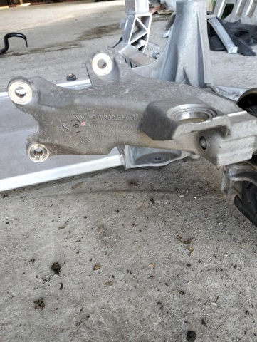 Кронштейн подушки (опори) двигуна, задньої 9J1399514B PORSCHE