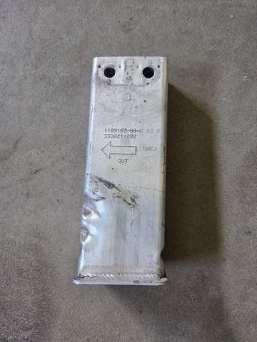 Кронштейн підсилювача переднього бампера 110919300C Tesla Model