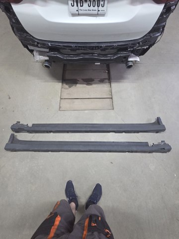Накладка зовнішня (молдинг) порога, правий 51127488232 BMW