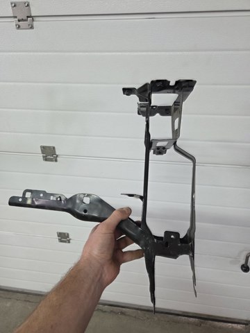 Кріплення фари передньої, правої 51647400114 BMW
