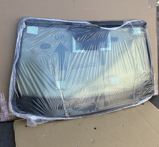 Автоскло 561010E820 TOYOTA