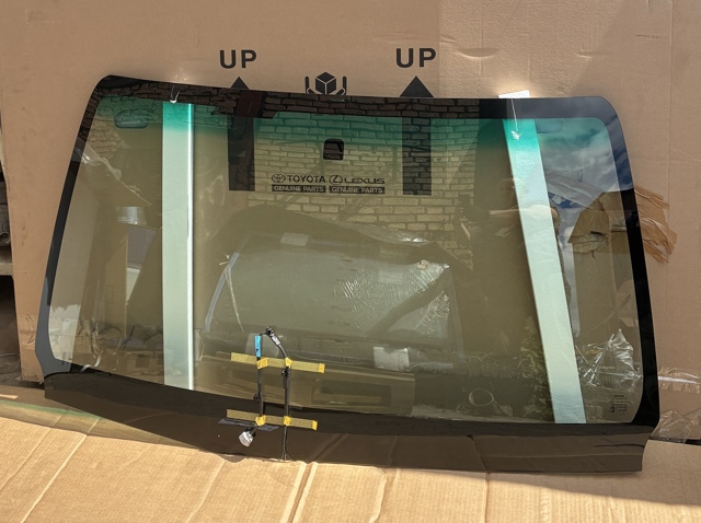 Вікно вітрове 561010K741 TOYOTA
