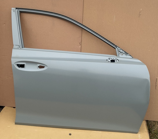 Дверка передня права 6700133270 TOYOTA