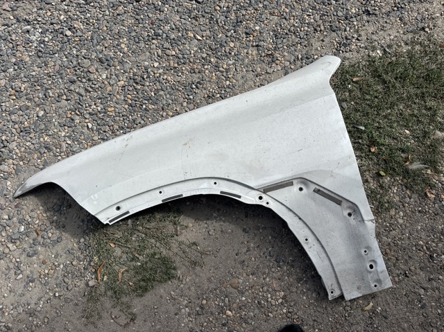 Ліве переднє крило 41008737621 BMW
